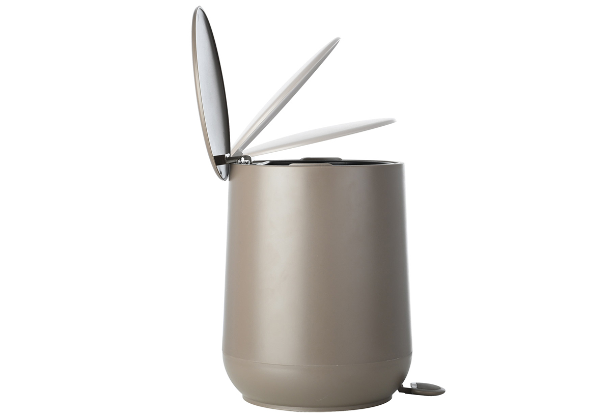 Παρουσίαζει τον μηχανισμό με το soft close